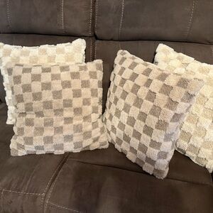 Checkered Beige Throw Pillow Set